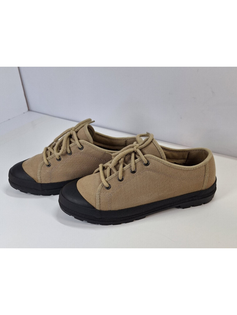 Sporto Academia Preppy Minimalist Grunge Low Top Lace Up Canvas Sneakers Size 8